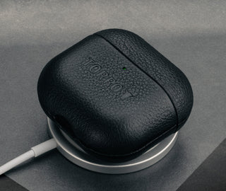 MagSafe charging of the Black Leather Case for AirPods (4th Gen)