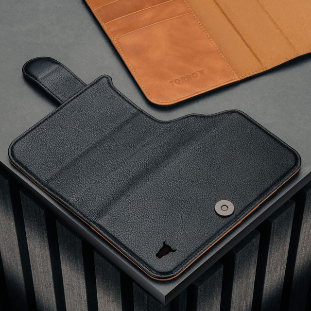 Apple iPhone 17 Pro Leather Outer Cover