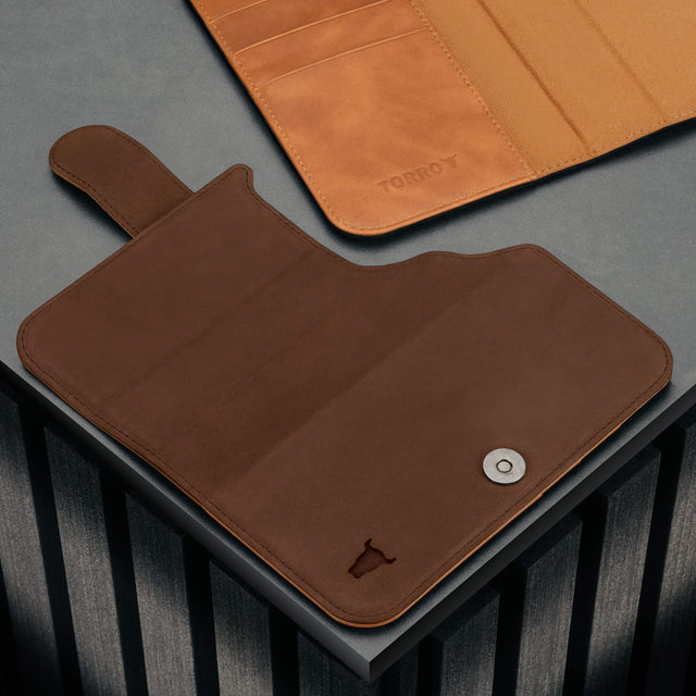 Apple iPhone 17 Pro Leather Outer Cover