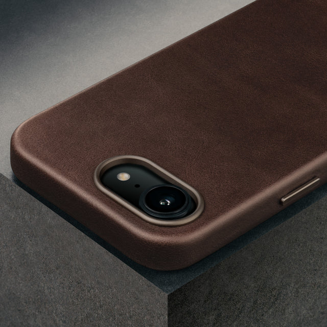 Camera cutout on the Dark Brown Slimline Leather Bumper Case for iPhone SE4 (2025)
