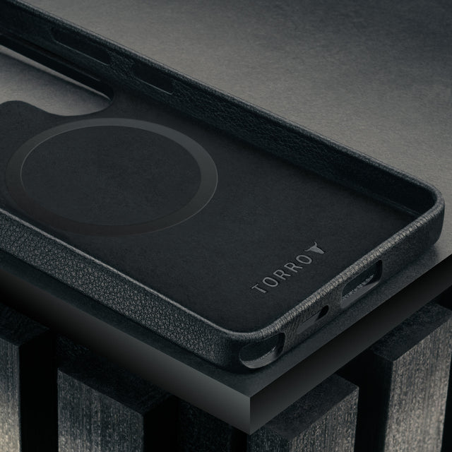 Microfibre lining of the Black Leather Bumper Case for Galaxy S26 Ultra